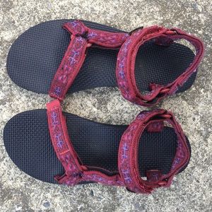 Teva Sandals with Lizard Design